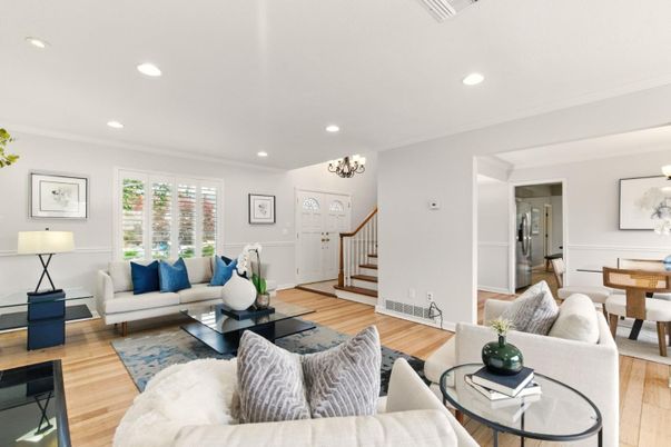 Chandelier, Dining room, Interior, Living room, Recessed Lighting, Wood Texture Flooring