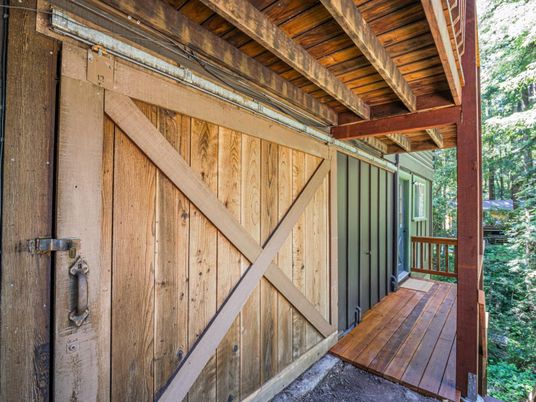 Exterior, Wooden Beams