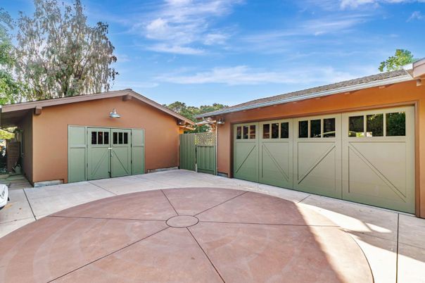 Detached Garage, Exterior