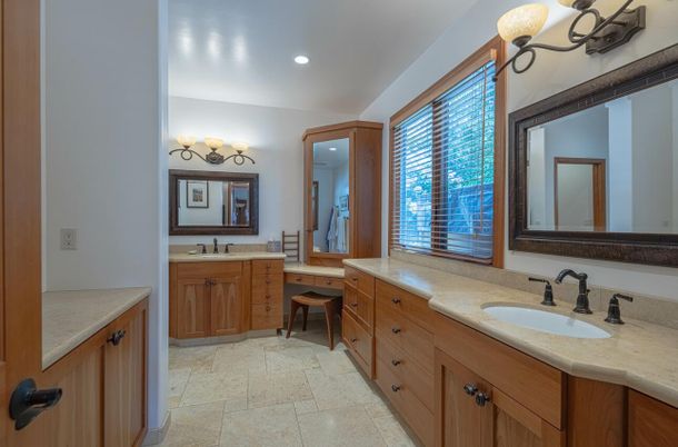 Bathroom, Dual Sink Vanities, Interior, Recessed Lighting
