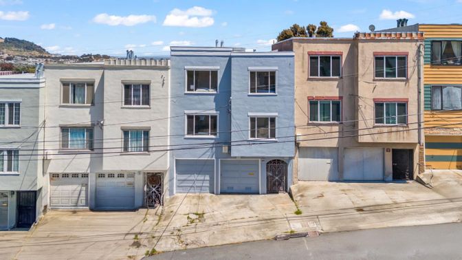 Attached, Exterior, Facade, Rowhouse