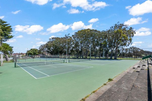 Exterior, Tennis Courts
