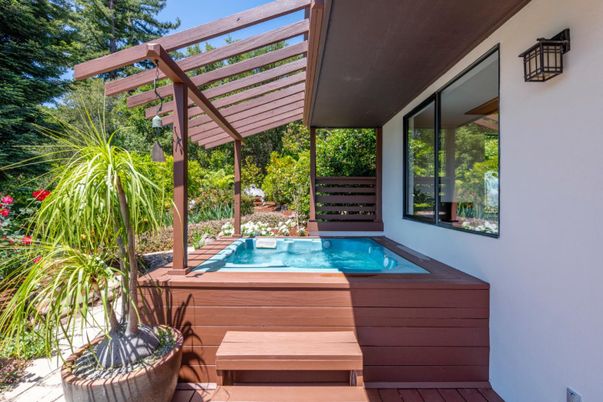 Exterior, Hot Tub