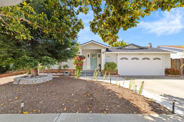 Attached, Exterior, Facade, Ranch