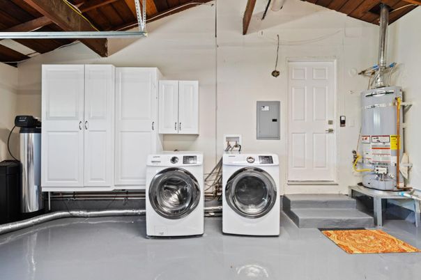 Interior, Washer, Wooden Beams