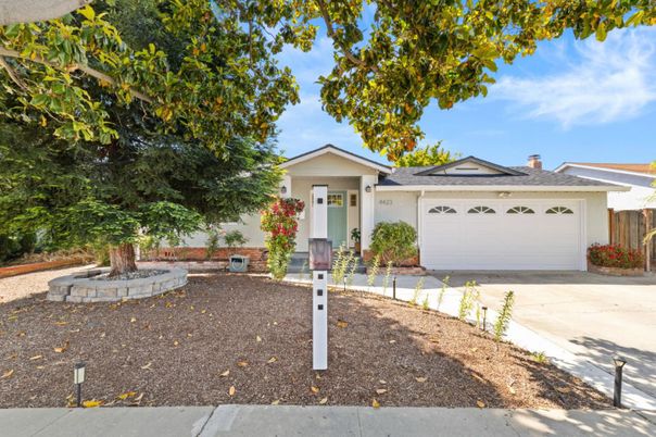 Attached, Exterior, Facade, Ranch