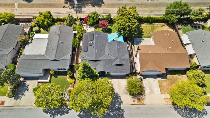 Exterior, Drone