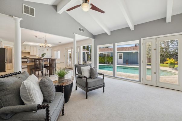 Chandelier, Dining room, Interior, Kitchen, Living room