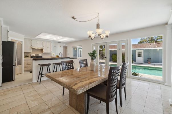Chandelier, Dining room, Interior, Kitchen