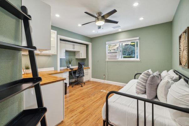 Home Office, Interior, Recessed Lighting, Wood Texture Flooring