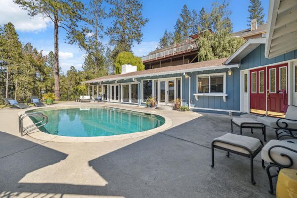 Exterior, Pool