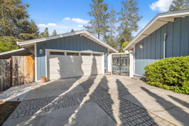 Detached Garage, Exterior