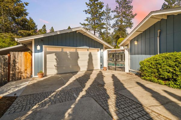 Detached Garage, Exterior
