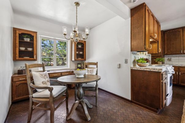 Chandelier, Dining room, Interior, Kitchen