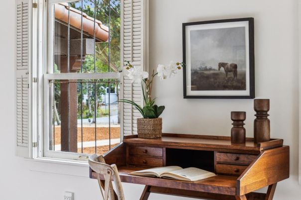 Home Office, Interior