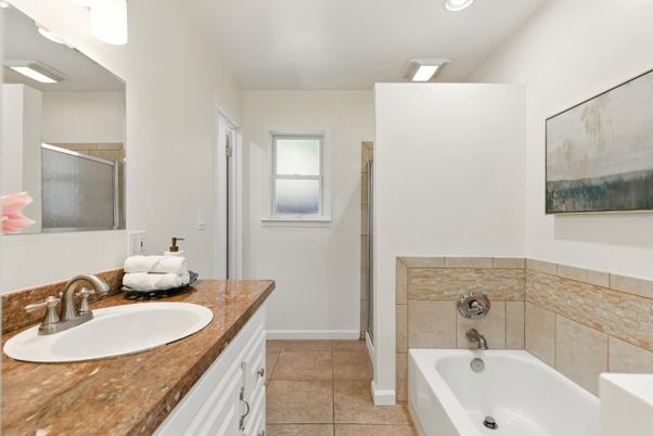 Bathroom, Dual Sink Vanities, Interior, Recessed Lighting