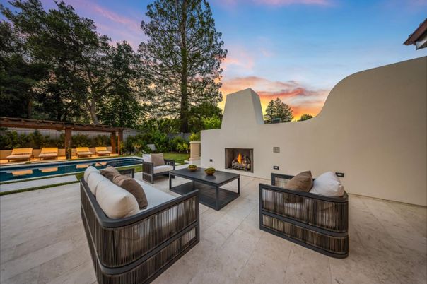 Exterior, Fireplace, Pool
