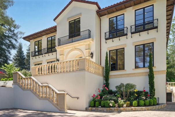 Exterior, Facade, Mediterranean