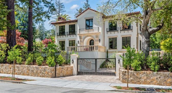 Exterior, Facade, Mediterranean