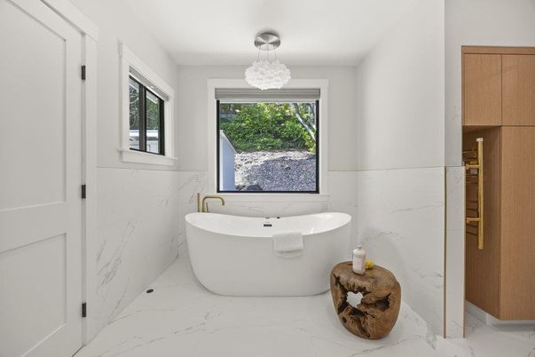 Bathroom, Free Standing Baths, Interior, Marble, Marble Walls