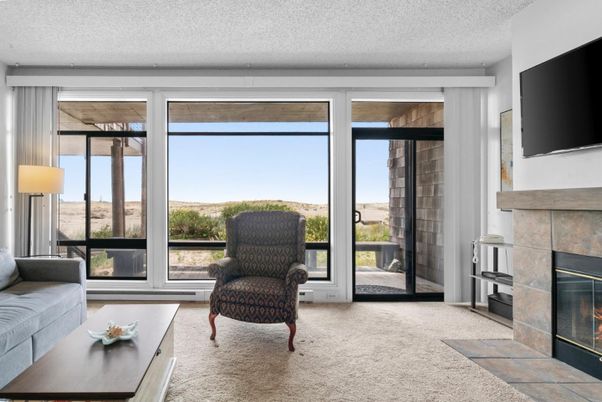 Fireplace, Interior, Living room