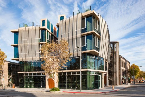 Exterior, Facade, Modern