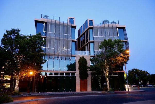 Exterior, Facade, Modern