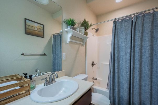 Bathroom, Interior, Recessed Lighting