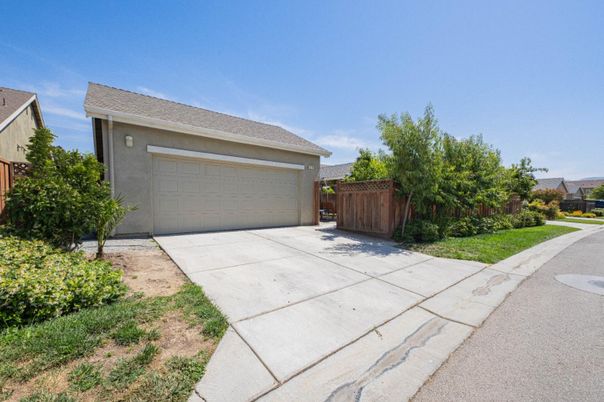Detached Garage, Exterior