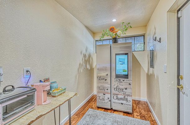 Interior, Recessed Lighting, Wood Texture Flooring