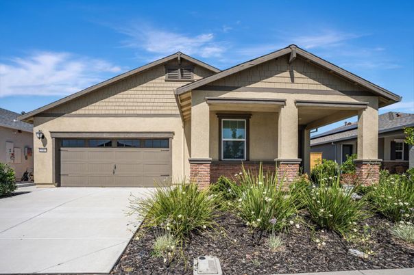 Attached, Exterior, Facade, American Craftsman