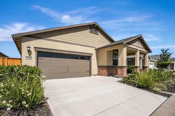 Attached, Exterior, Facade, American Craftsman