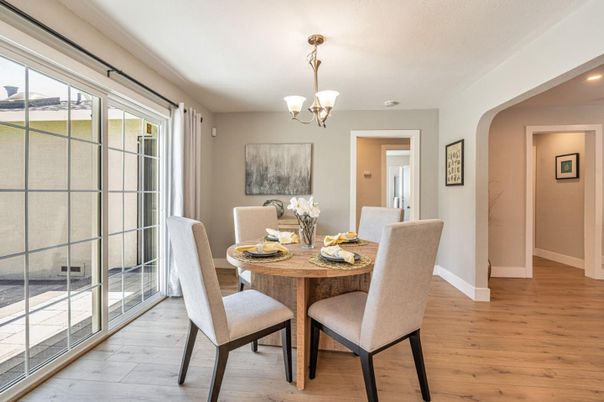 Chandelier, Dining room, Interior, Recessed Lighting, Wood Texture Flooring