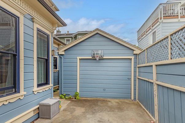 Detached Garage, Exterior
