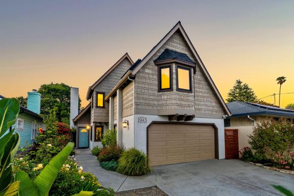 Attached, Exterior, Facade, Tudor Revival