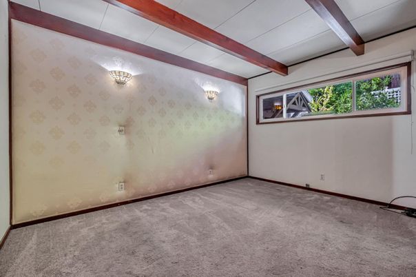 Empty room, Interior, Wooden Beams