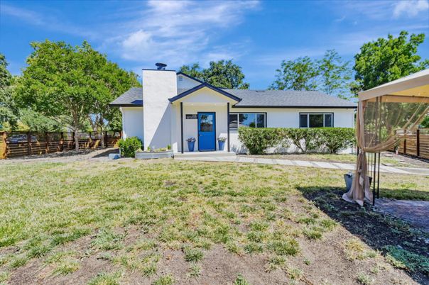 Backyard, Exterior, Facade, Ranch