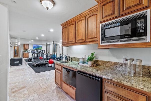 Fitness Equipment, Interior, Kitchen, Recessed Lighting