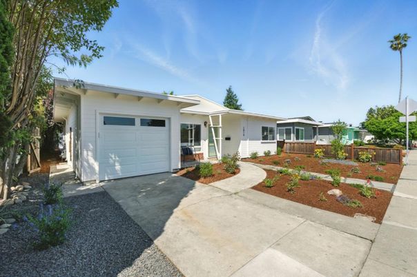 Attached, Exterior, Facade, Ranch
