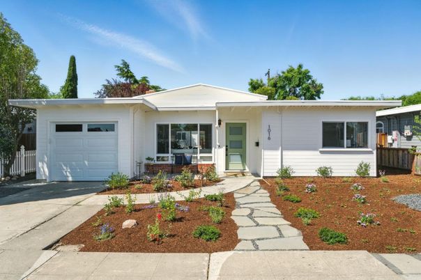 Attached, Exterior, Facade, Ranch