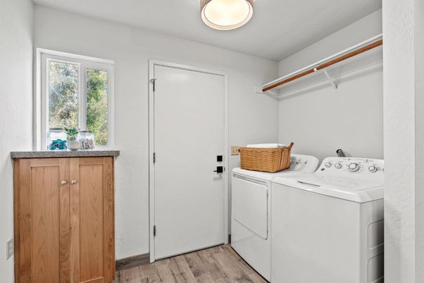 Interior, Washer, Wood Texture Flooring