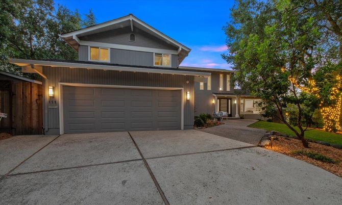 Attached, Exterior, Facade, American Craftsman