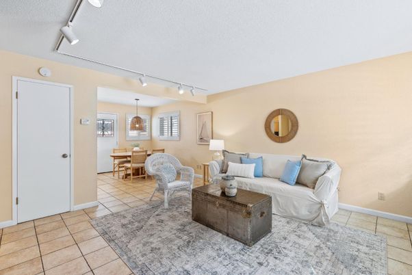 Dining room, Interior, Living room, Pendant Lights