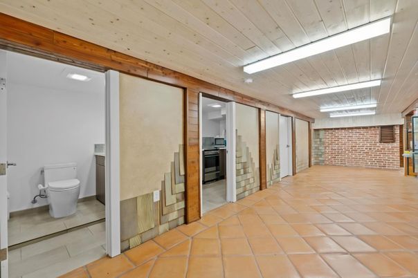 Bathroom, Interior, Kitchen, Stainless Steel Appliances, Wooden Beams, Wooden Ceilings