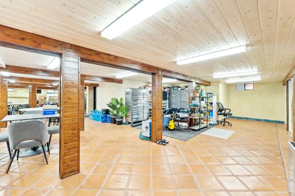 Fitness Equipment, Interior, Wooden Beams, Wooden Ceilings