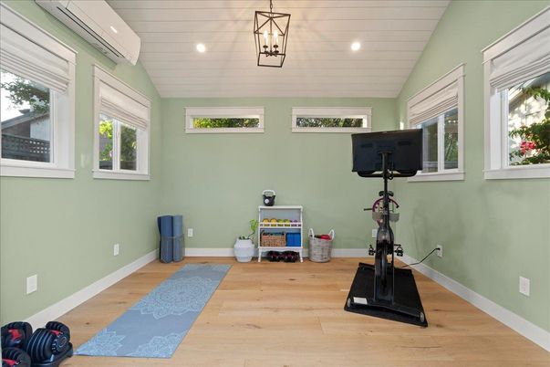 Fitness Equipment, Interior, Recessed Lighting, Wood Texture Flooring