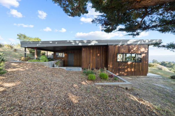 Backyard, Exterior, Facade, Modern