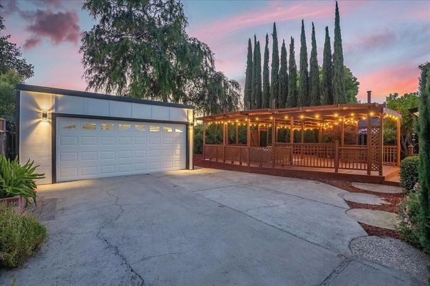 Detached Garage, Exterior