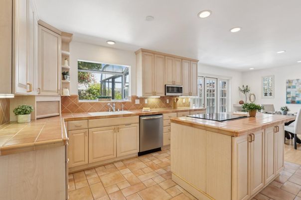 Dining room, Interior, Kitchen, Recessed Lighting, Tile Countertops