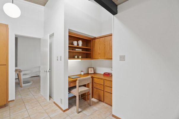 Home Office, Interior